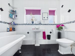 Family Bathroom- click for photo gallery